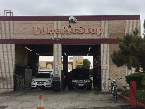 Lube Pit Stop in Whittier
