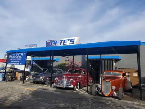 Pete's Automotive Glass Center in Whittier