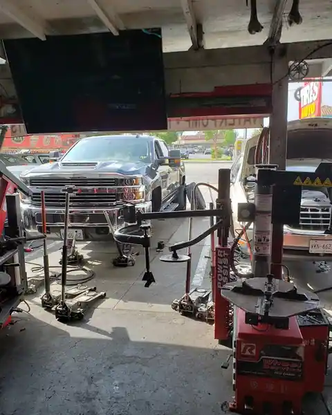 Steven's auto and tire shop in Whittier