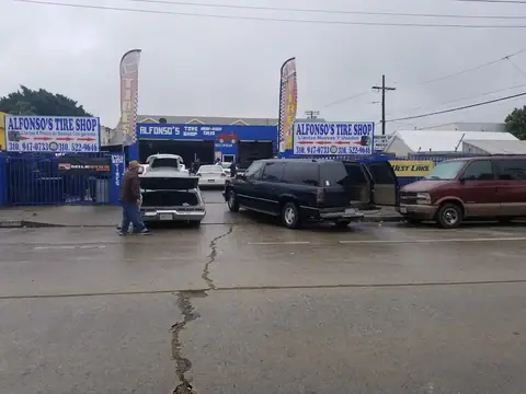 Alfonso's Tire Shop (Blue Building) in Wilmington