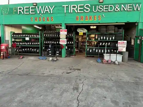 JR’s Tires Shop in Wilmington