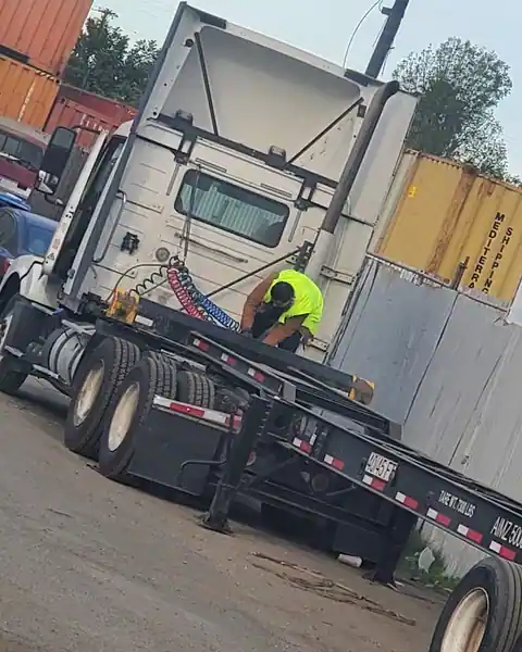 Tonys Truck & Lube in Wilmington