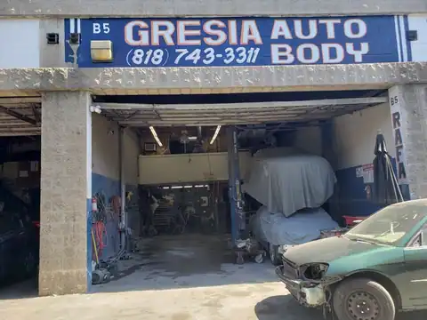 Gresia autobody in Winnetka