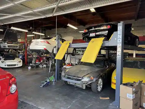 Mid-Valley Auto Repair in Winnetka