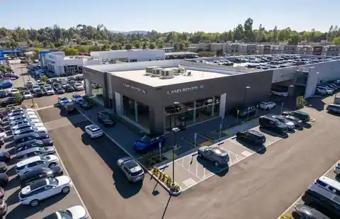 Land Rover Woodland Hills in Woodland Hills