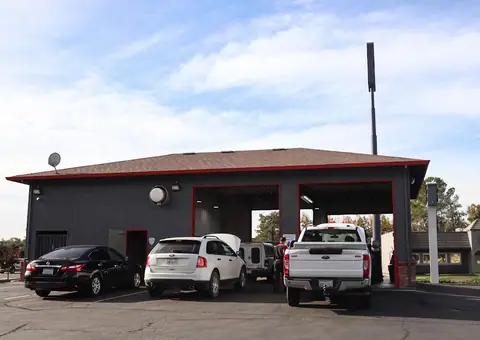 Premier Oil Change in Anderson