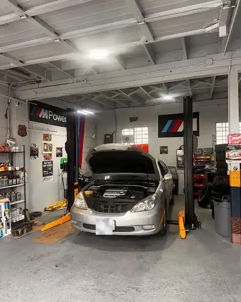 Brother's Auto Masters in Belmont
