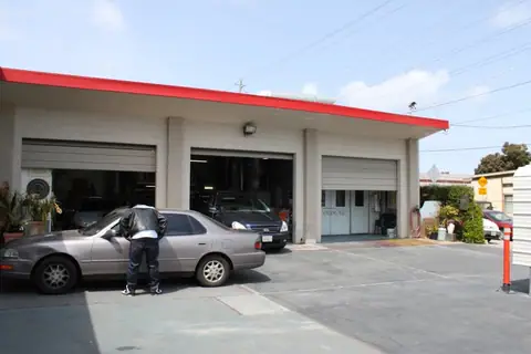 Cologne Auto Body in Belmont