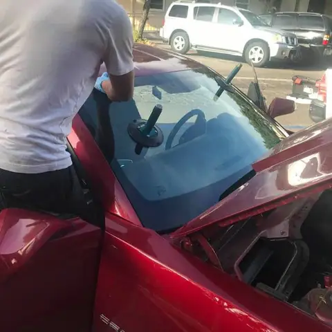 Hour Auto Glass in Benicia