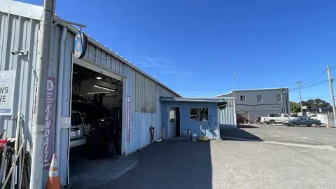 Robertson's Automotive in Crescent City