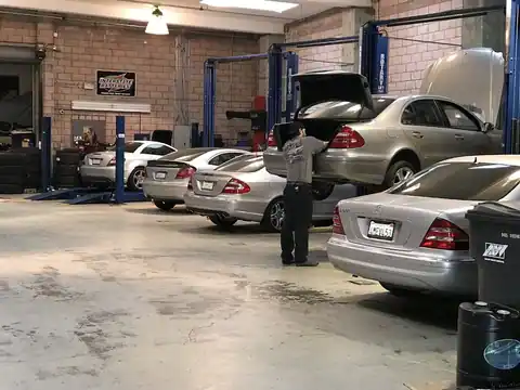 Junipero Serra Porsche & Mercedes-Benz in Daly City