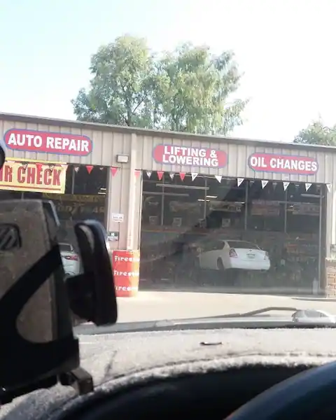 Carroll's Tire Warehouse in Delano