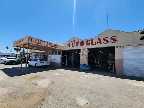Ruiz Auto Glass in Delano
