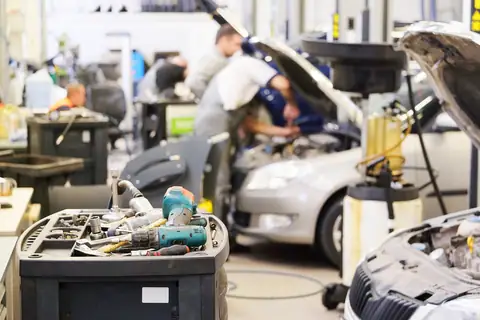Armando's Auto Repair in Dinuba