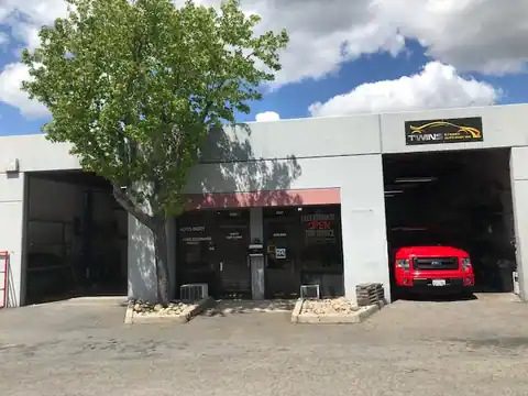 Twins Auto Body in Dublin
