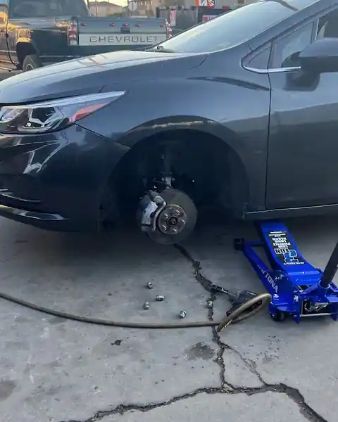 Russell’s Tire Shop in El Centro