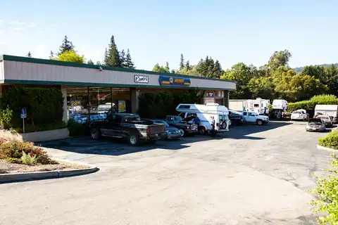 Ernie's Auto Center Inc in Felton