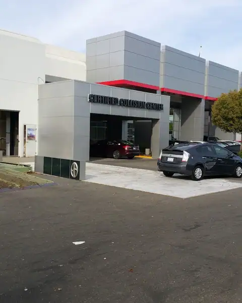 Folsom Lake Toyota Collision Center in Folsom
