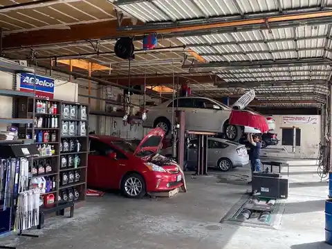 Brands Auto Body & Repair in Fremont