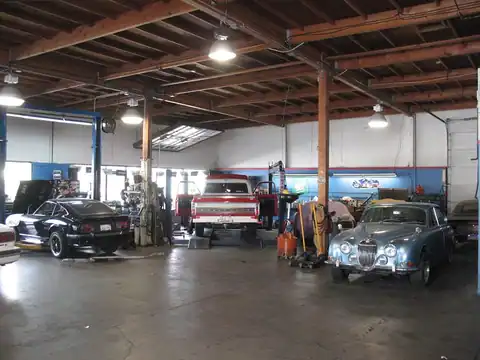 Dando's Automotive in Fremont