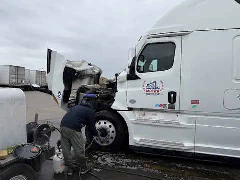Mobile Truck Trailer wash & Repair in Fresno