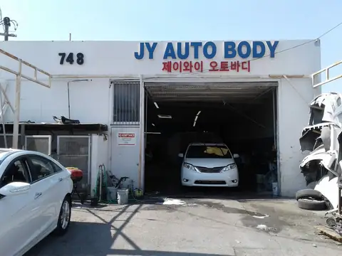 J Y Autobody in Fullerton
