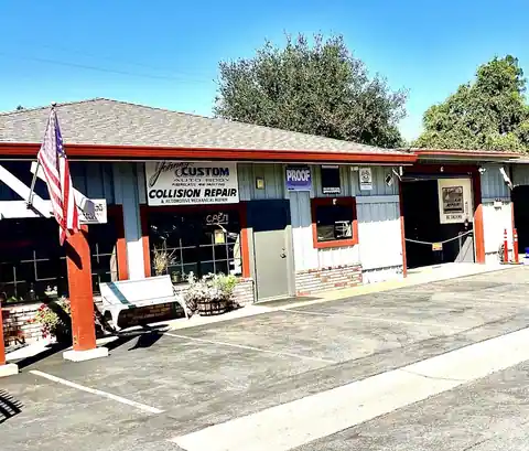 Johnny's Custom Auto Body in Gilroy