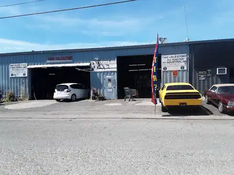 Robin's Auto Service in Greenbrae