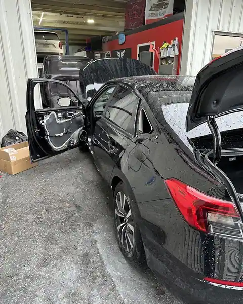 V&E Auto LLC in Greenfield