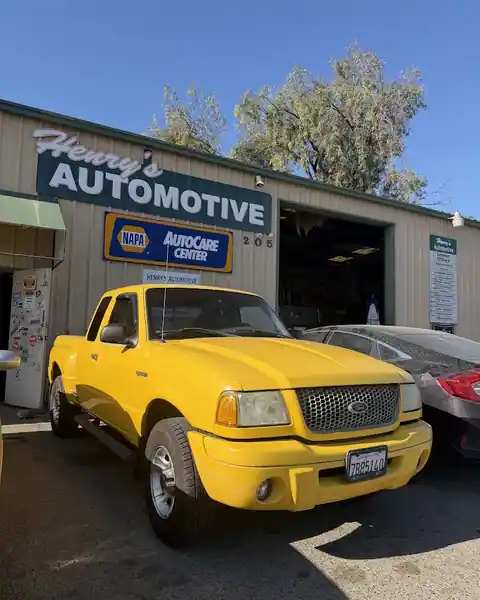 Henry's Automotive in Hanford