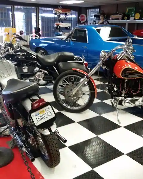 Glenn Rudolph’s Auto Body & Paint in Kerman