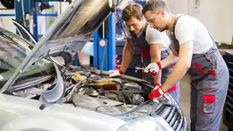 Javi's Prestige Auto Repair & Muffler in Lake Forest