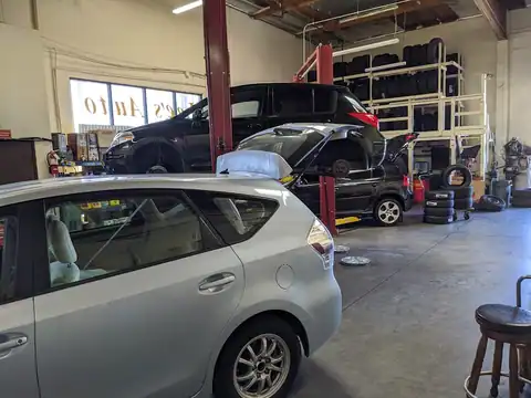 Lee's Auto in Lake Forest