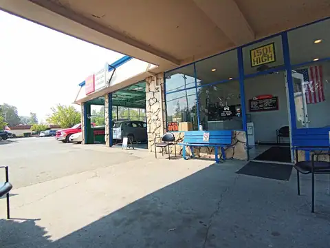 Express Lube & Oil in Lakeport