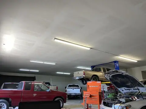 Eduardo Auto Repair in Lindsay