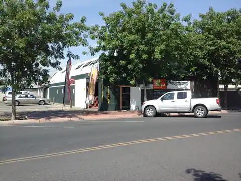 Walo's Auto Repair in Lindsay
