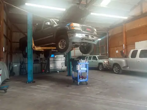 Navarros auto repair in Los Banos
