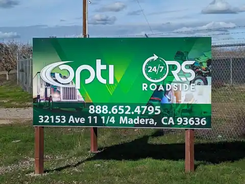 24/7 Road Service Truck & Trailer in Madera