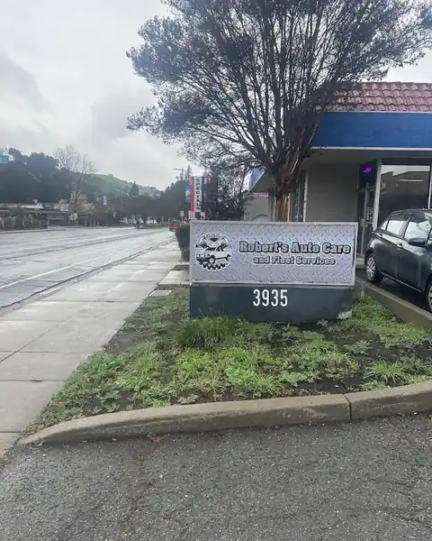 Roberts Autocare and Fleet Services in Martinez