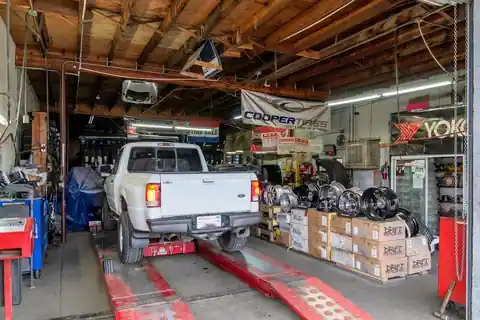 Garza Tire Shop in Merced