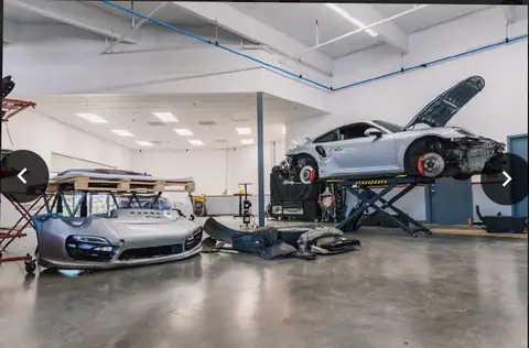 Ariana Auto Body in Newark