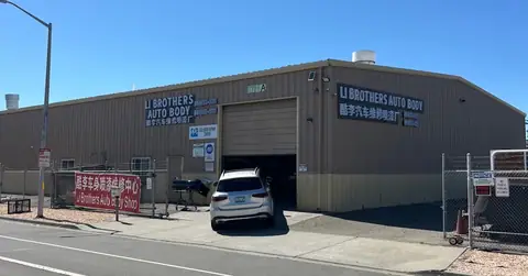 Li brothers auto in Newark