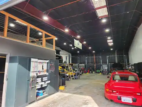 Newark United Auto Body Inc. in Newark