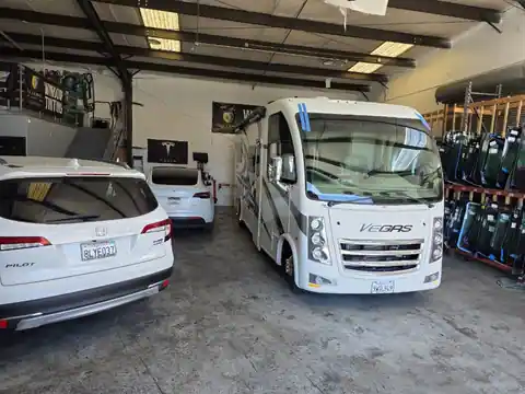 HP Auto Glass & Tinting LLC. in Oakdale