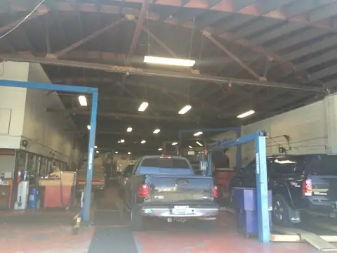 Broadway Automotive & Transmission in Oakland