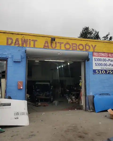 DAWIT AUTO BODY SHOP in Oakland
