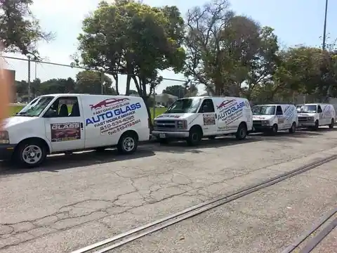 Fast Mobile Auto Glass LLC in Oakland