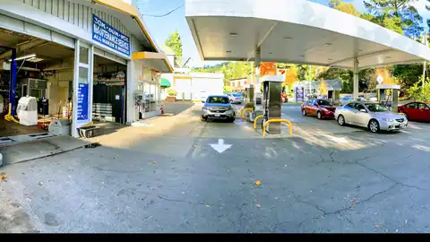 Montclair Gas & Autocare in Oakland