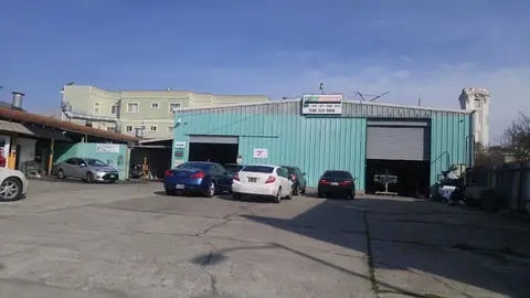 Neo Autoworks in Oakland