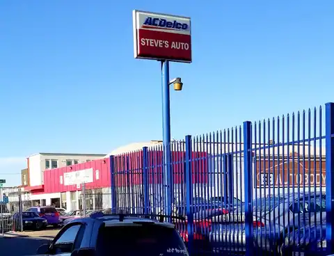 Steve's Auto in Oakland